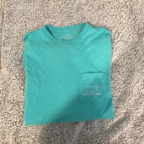 T-shirt Vineyard Vines Homme XS Vert – Manches Longues Col Rond – Motif Chien Noël – Occasion